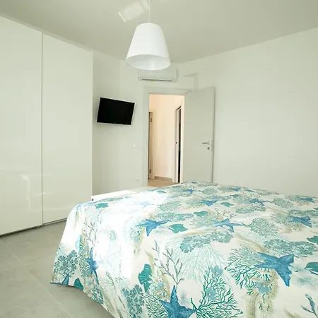 B&brucoli Aparthotel 3*